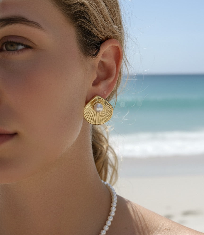 The Clam Studs